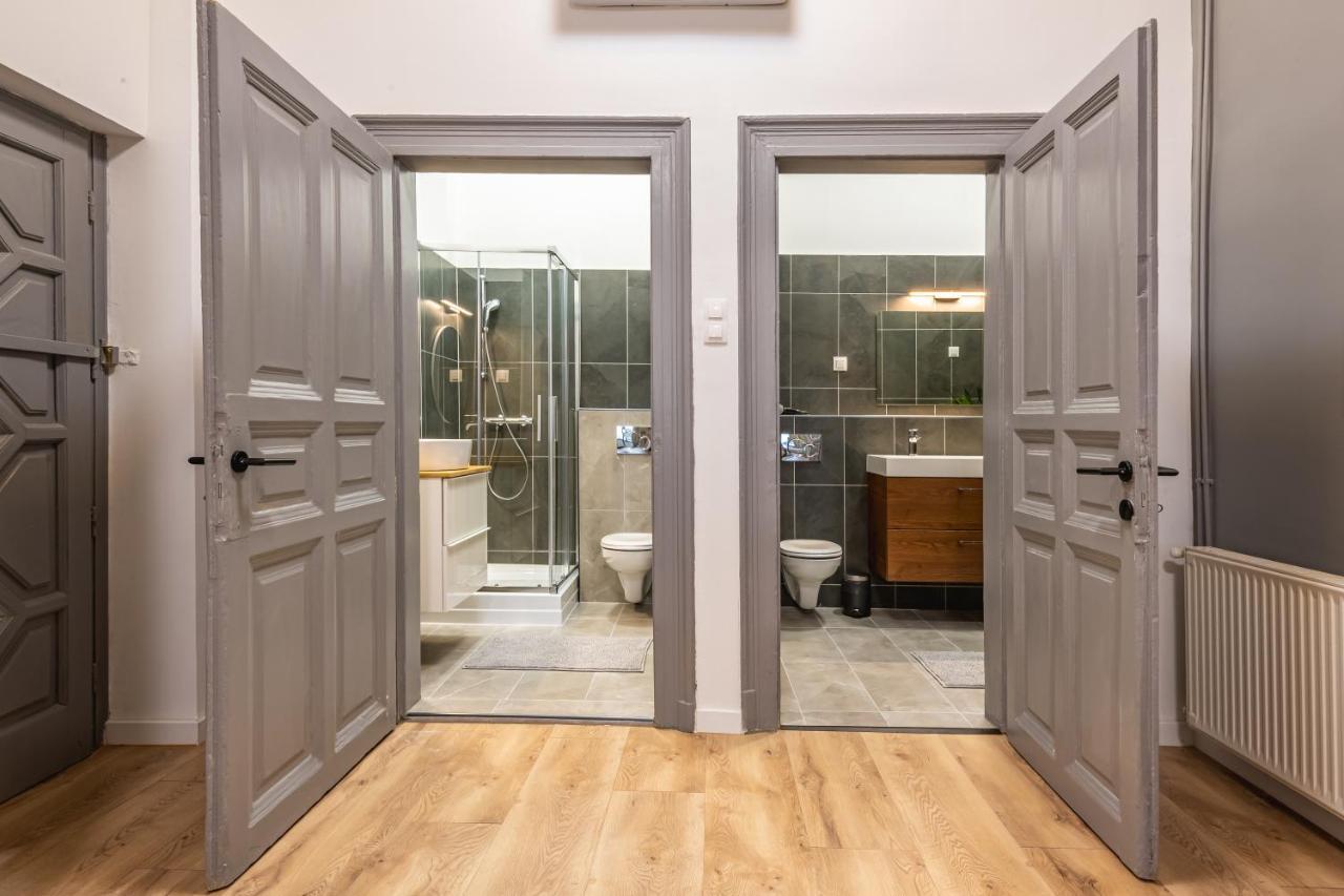 Deluxe Kazincy Apartment In The Heart Of Budapest, Budapest